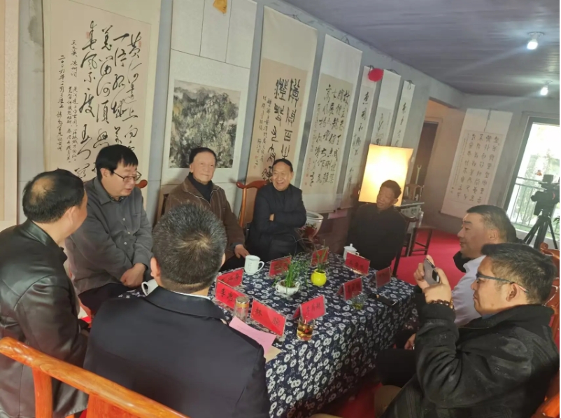 中國散文學(xué)會(huì)名譽(yù)會(huì)長(zhǎng)、著名作家石英先生走進(jìn)古都安陽 